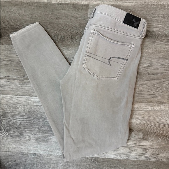American Eagle Jegging 360° Super Stretch Raw Hem Jeans Size 8 Long - Picture 2 of 9